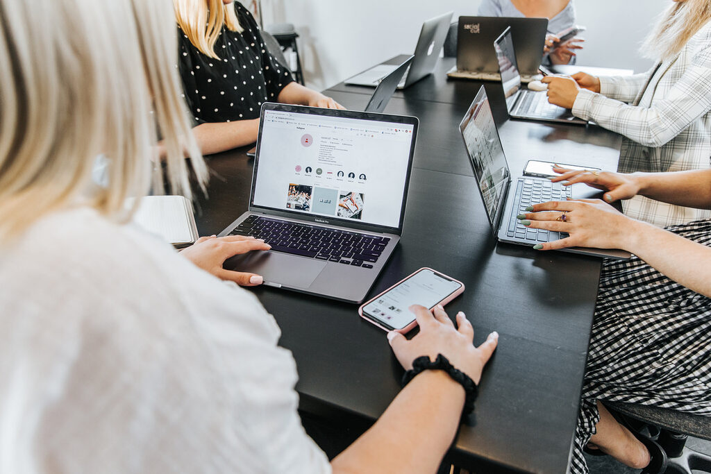 The-Ultimate-Guide-for-Manage-Social-Media-Marketing